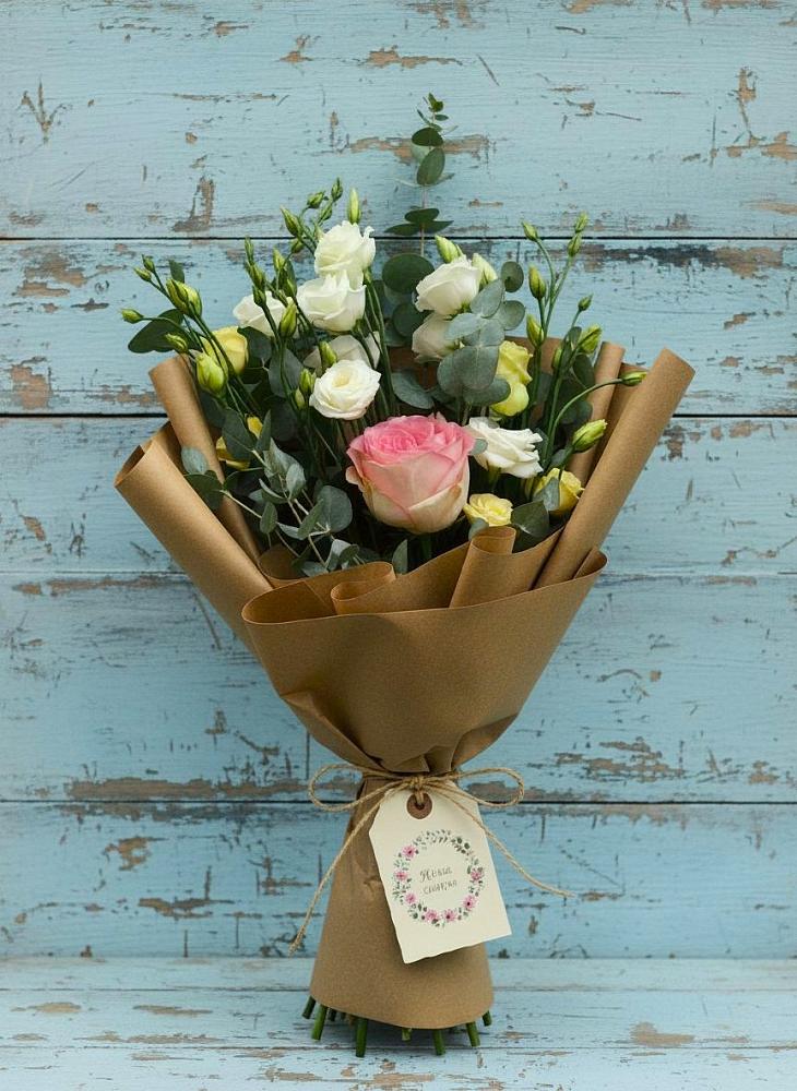 Букет цветов из: Розы и Лизиантусы в Ясногорске Забайкальского края