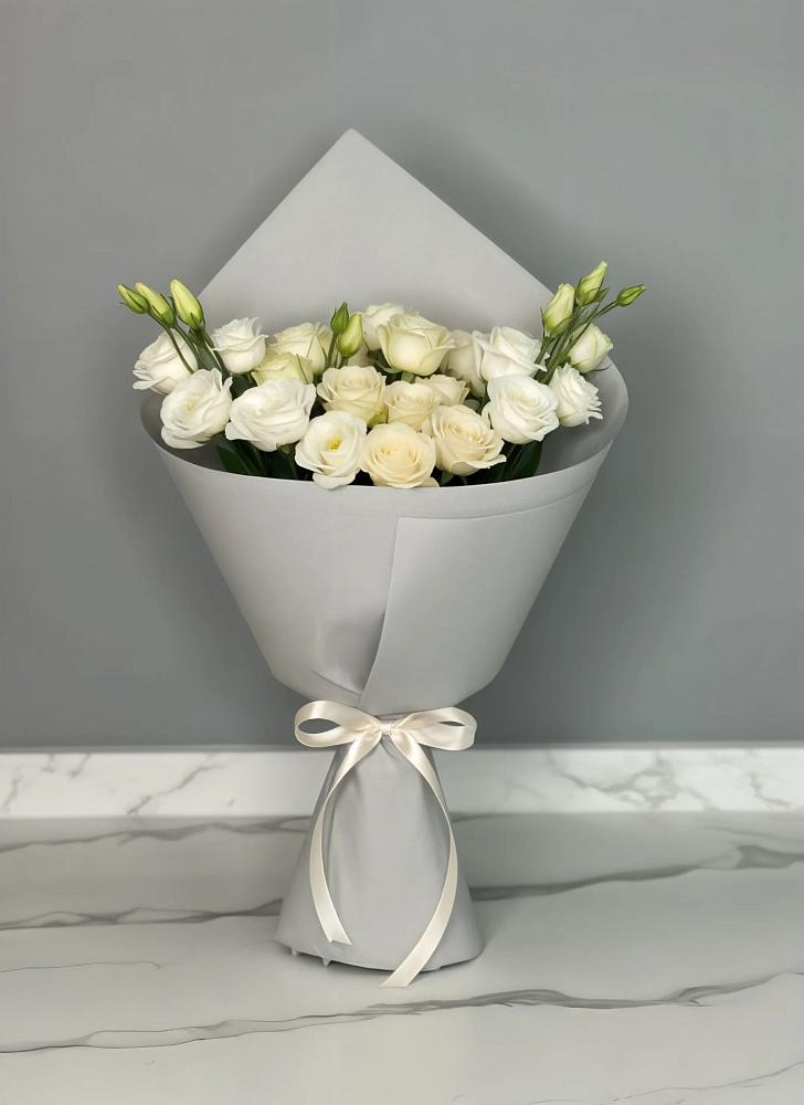 Букет цветов из: Розы и Лизиантусы в Ясногорске Забайкальского края