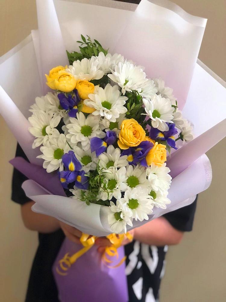 Букет цветов из: Ирисы, Хризантемы и Розы в Ясногорске Забайкальского края