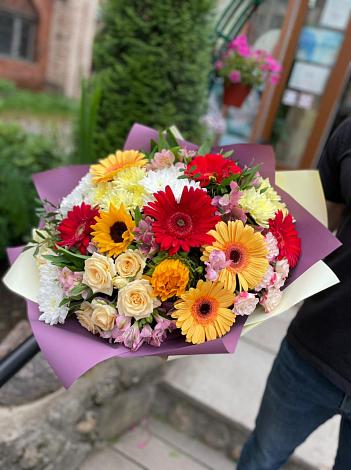 Букет цветов из: Герберы, Ромашки, Хризантемы, Розы и Подсолнухи в Ясногорске Забайкальского края