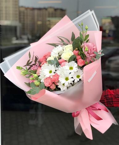 Букет цветов из: Розы, Лизиантусы и Хризантемы в Ясногорске Забайкальского края