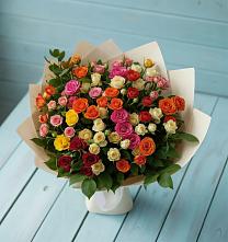 Букет Микс из разноцветных кустовых роз в Ясногорске Забайкальского края