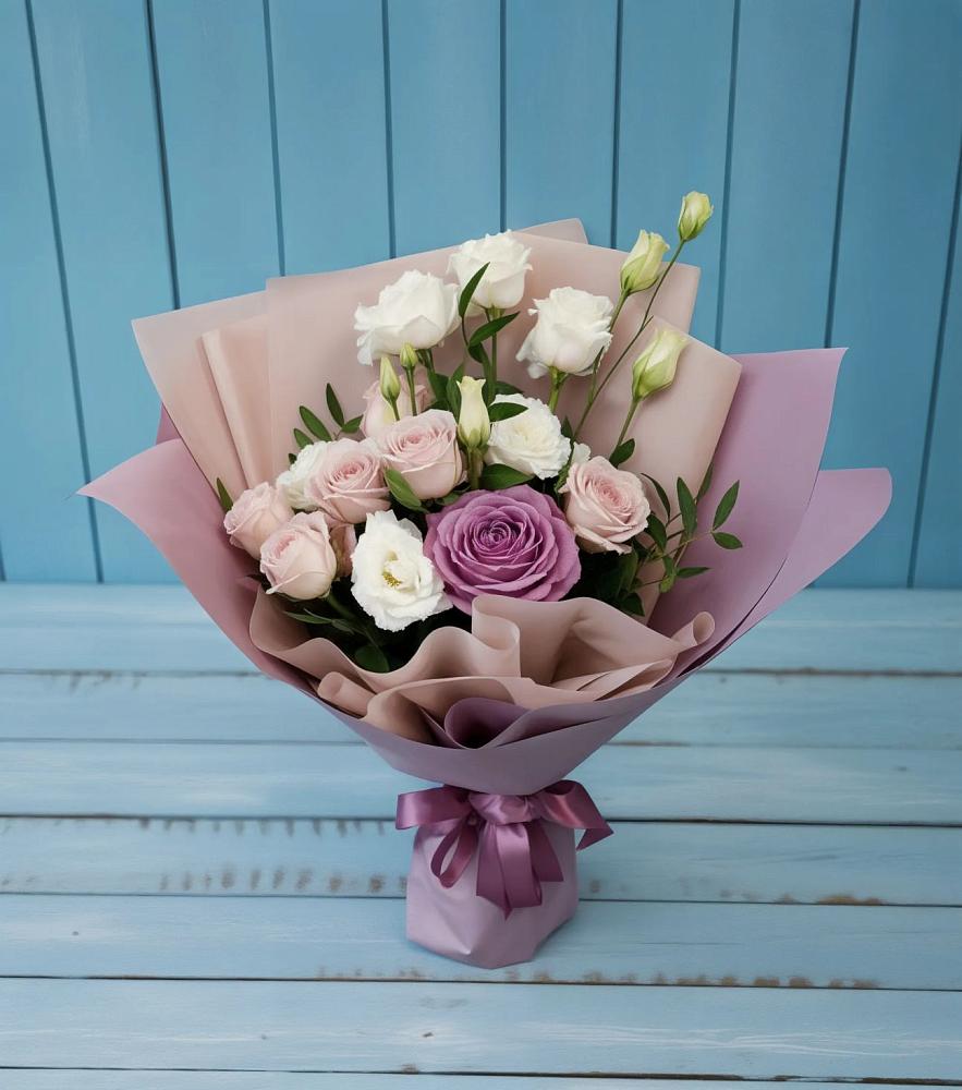 Букет цветов из: Розы и Лизиантусы в Ясногорске Забайкальского края